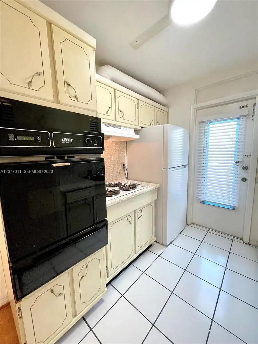 441 Collins Ave # 30, Miami Beach FL 33139 photo 5