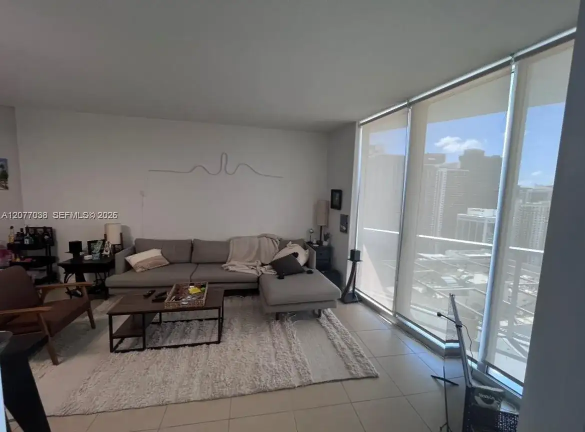 185 SW 7th St # 3702, Miami FL 33130 photo 3