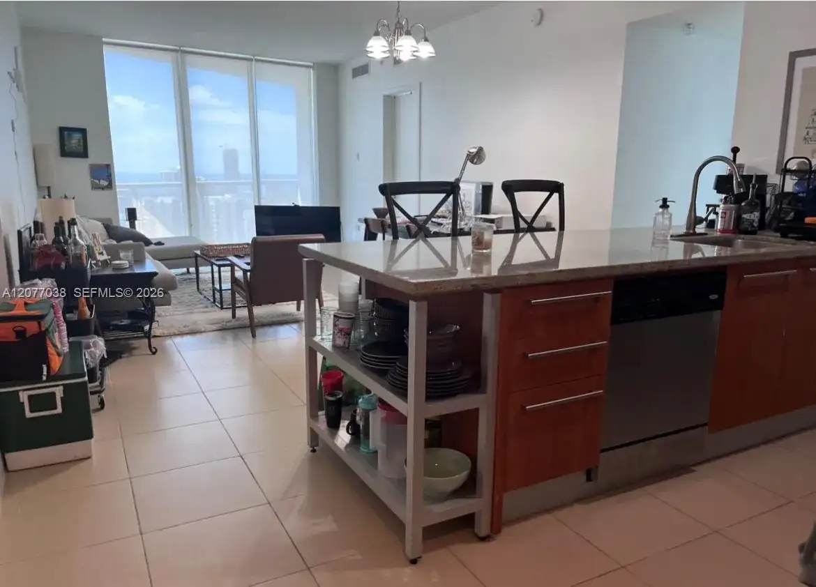 185 SW 7th St # 3702, Miami FL 33130 photo 5