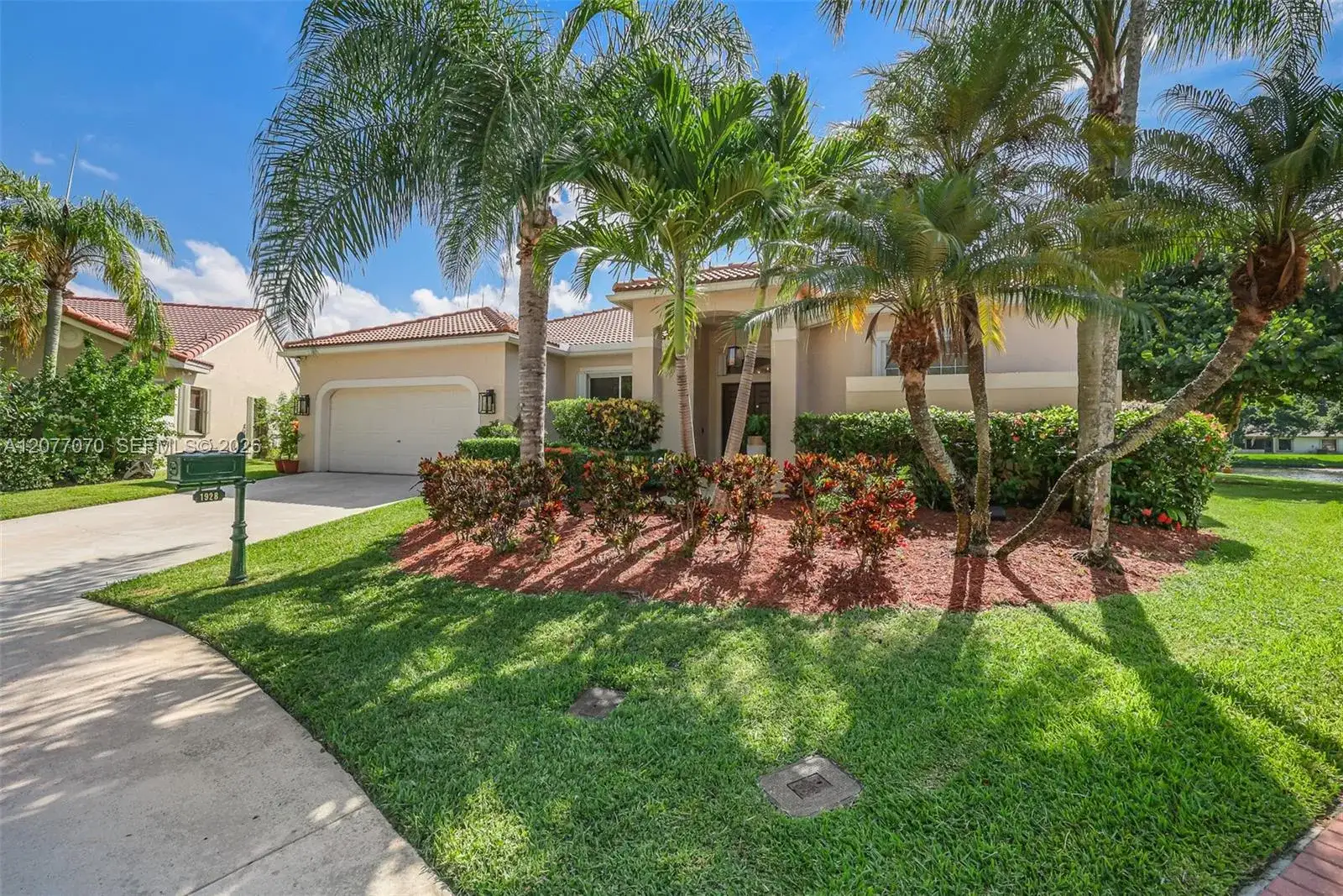 1928 Water Ridge Dr, Weston FL 33326 photo 2