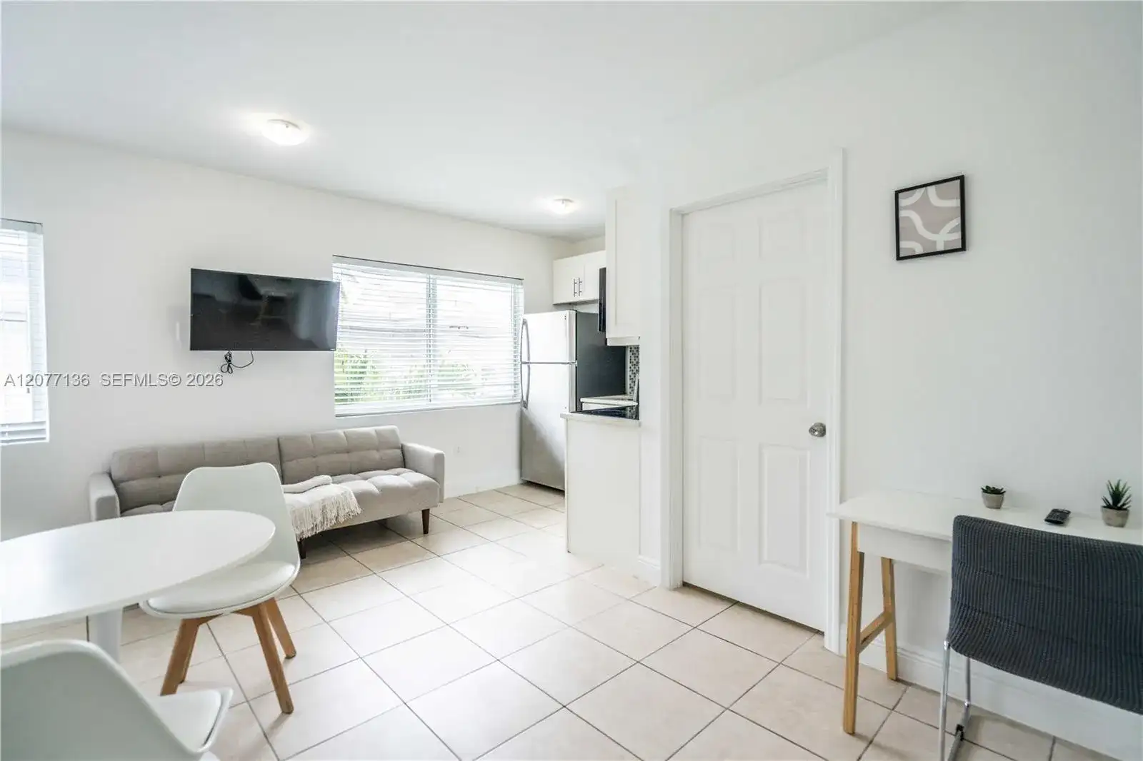 6971 Carlyle Ave # 207, Miami Beach FL 33141 photo 2