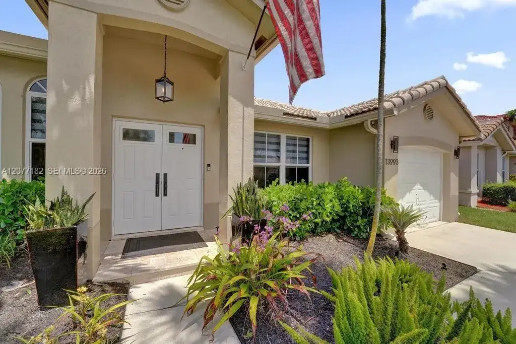 13993 N Cypress Cove Cir, Davie FL 33325 photo 3