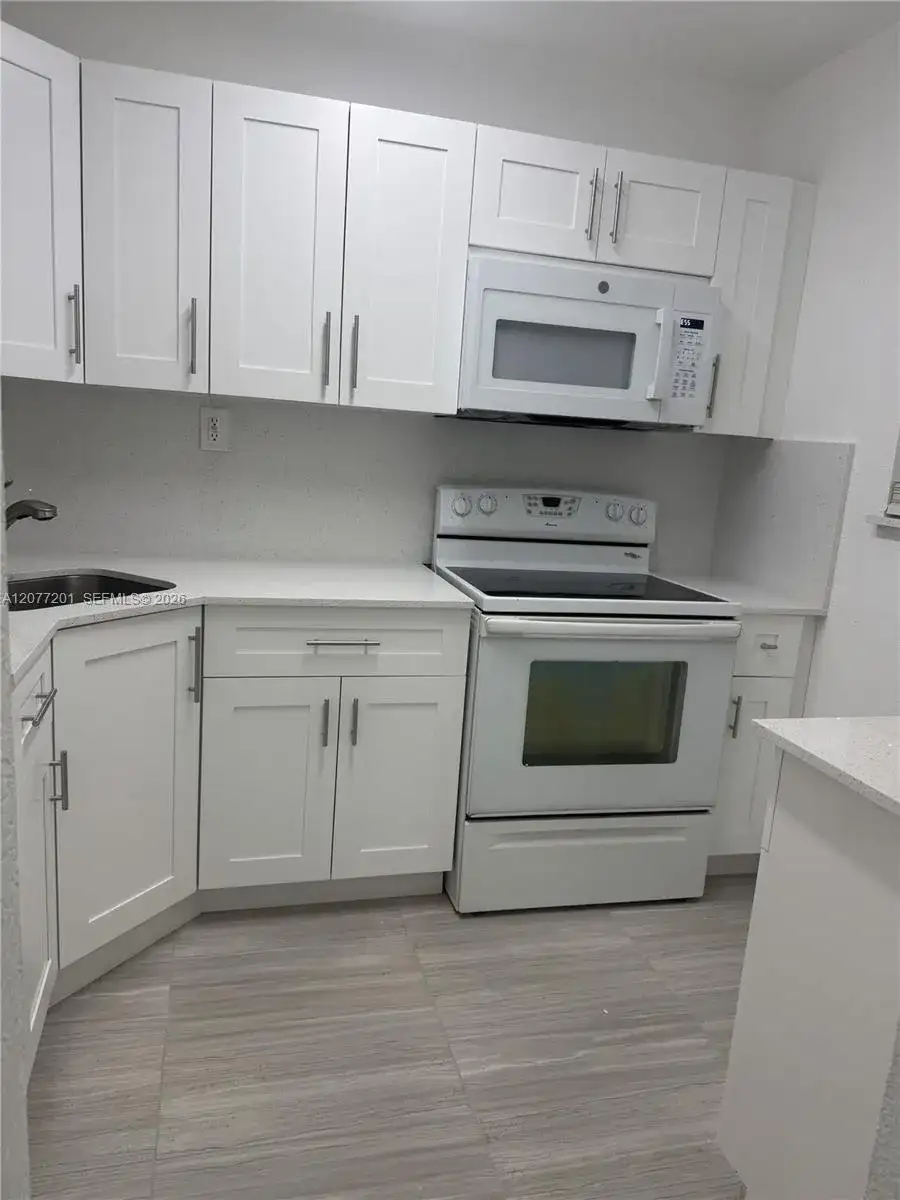 17255 SW 95th Ave # 211, Palmetto Bay FL 33157 photo 2