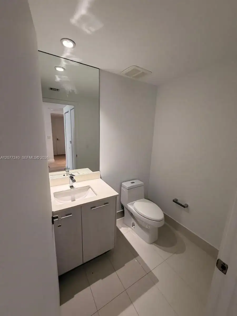 55 SW 9th St # 3609, Miami FL 33130 photo 5