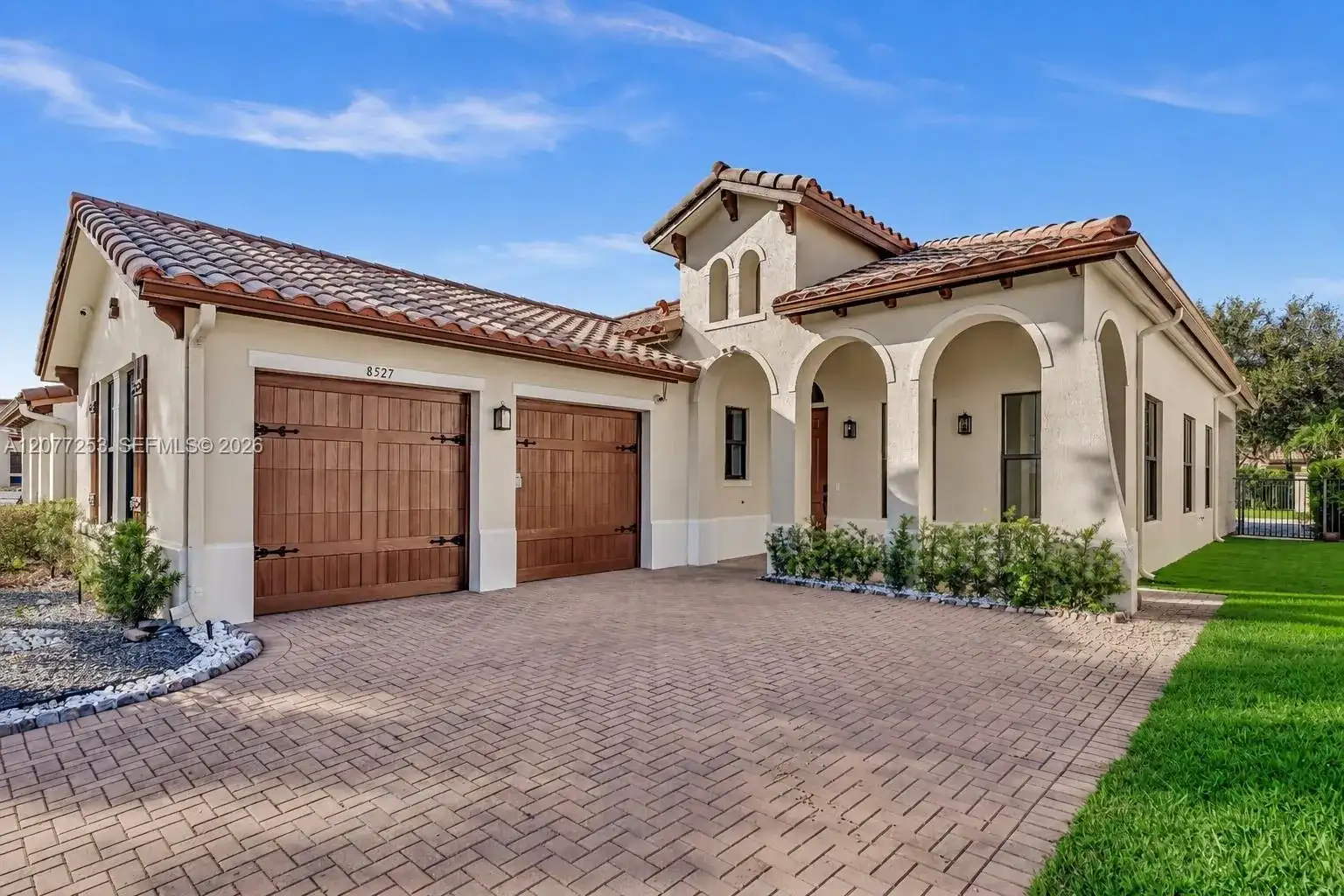 8527 NW 39th Ct, Cooper City FL 33024 photo 2