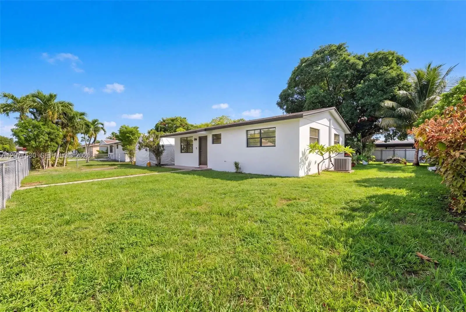 19721 SW 114th Ct, Miami FL 33157 photo 2