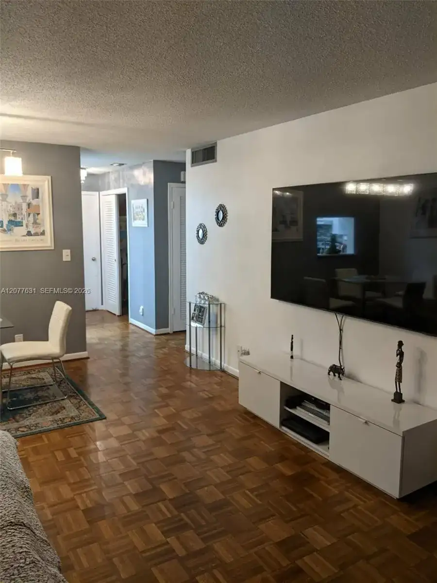 233 NE 14th Ave # 205, Hallandale Beach FL 33009 photo 4