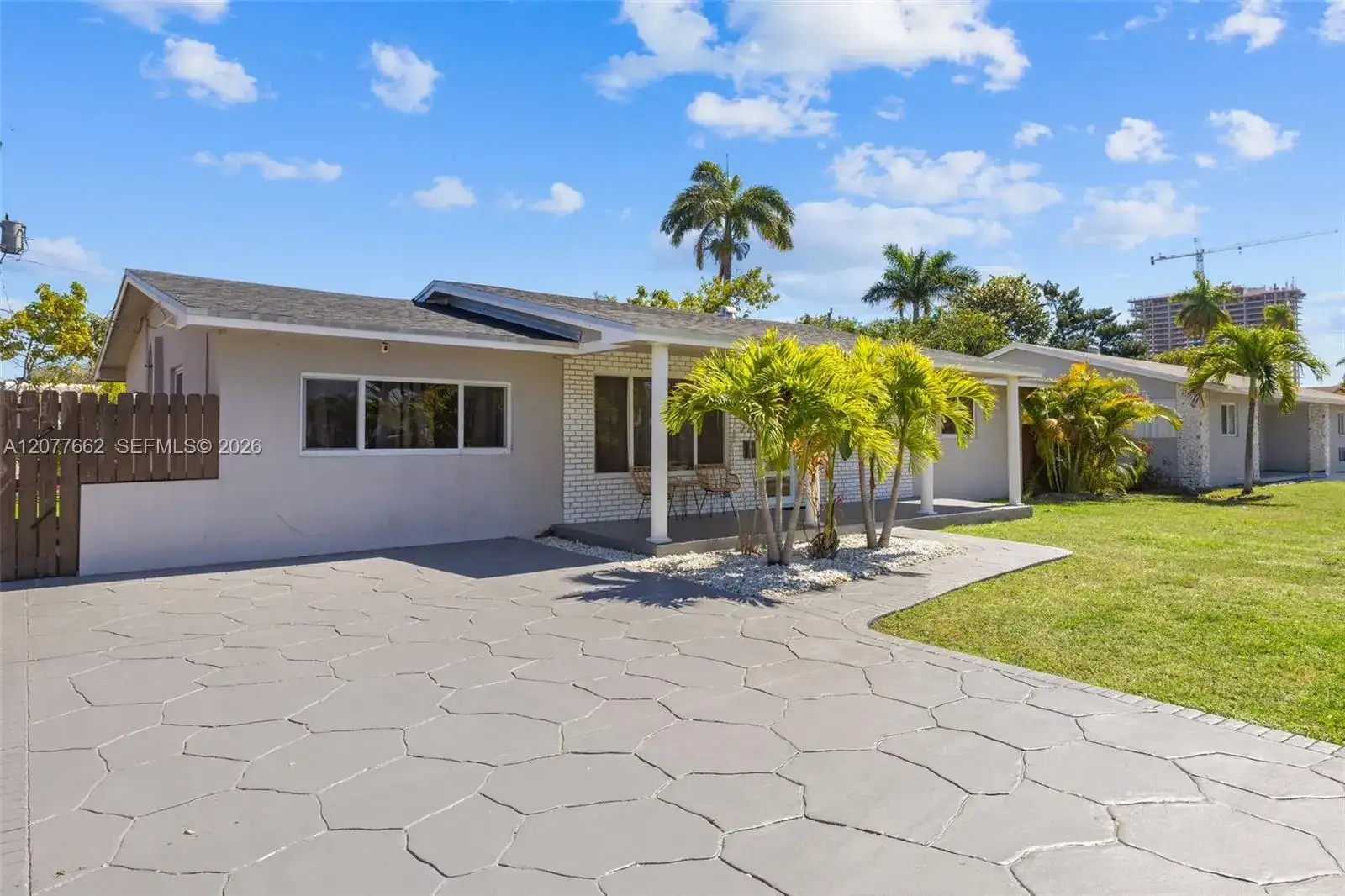 220 NE 10th Ave, Hallandale Beach FL 33009 photo 2