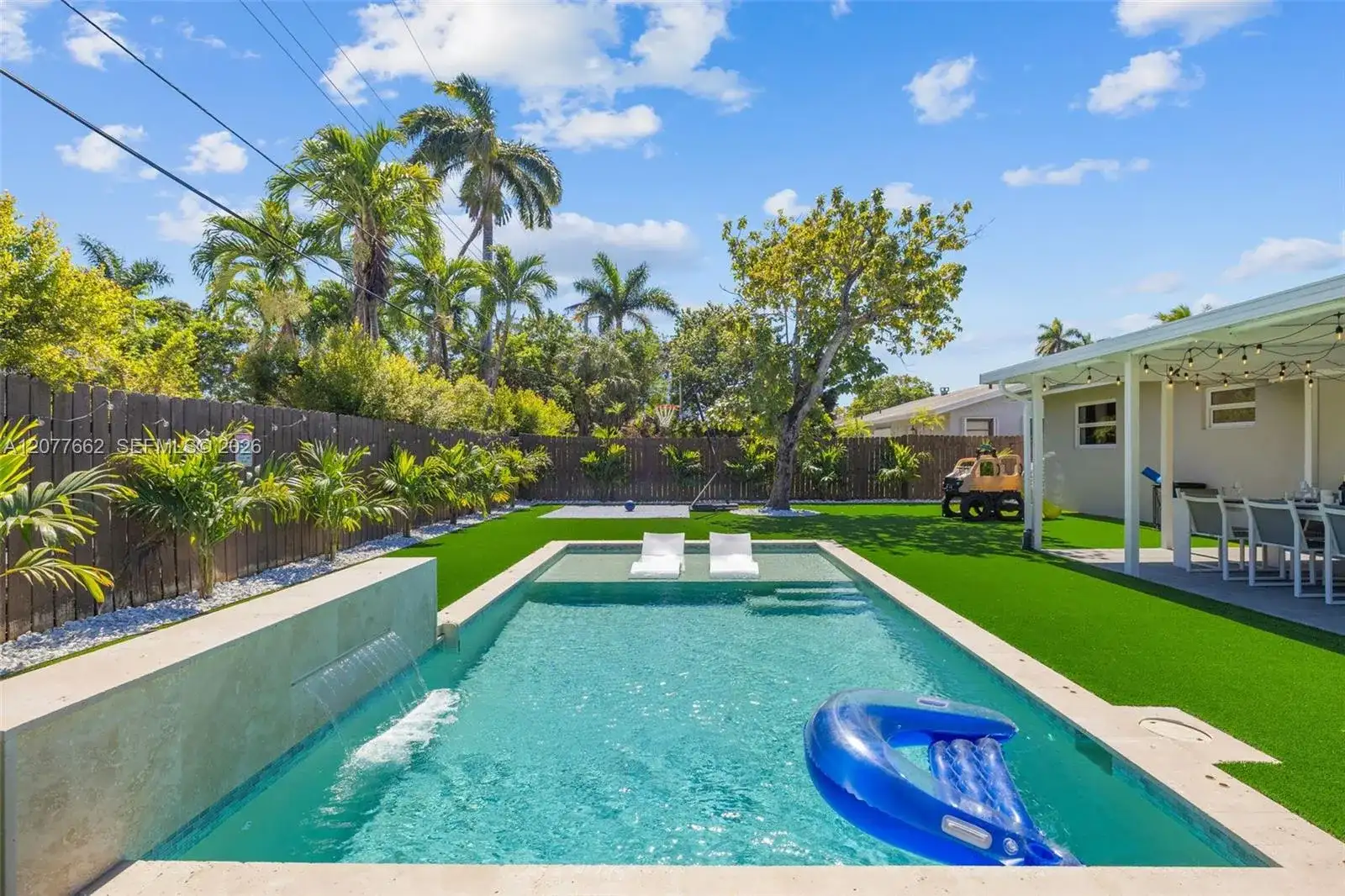 220 NE 10th Ave, Hallandale Beach FL 33009 photo 4