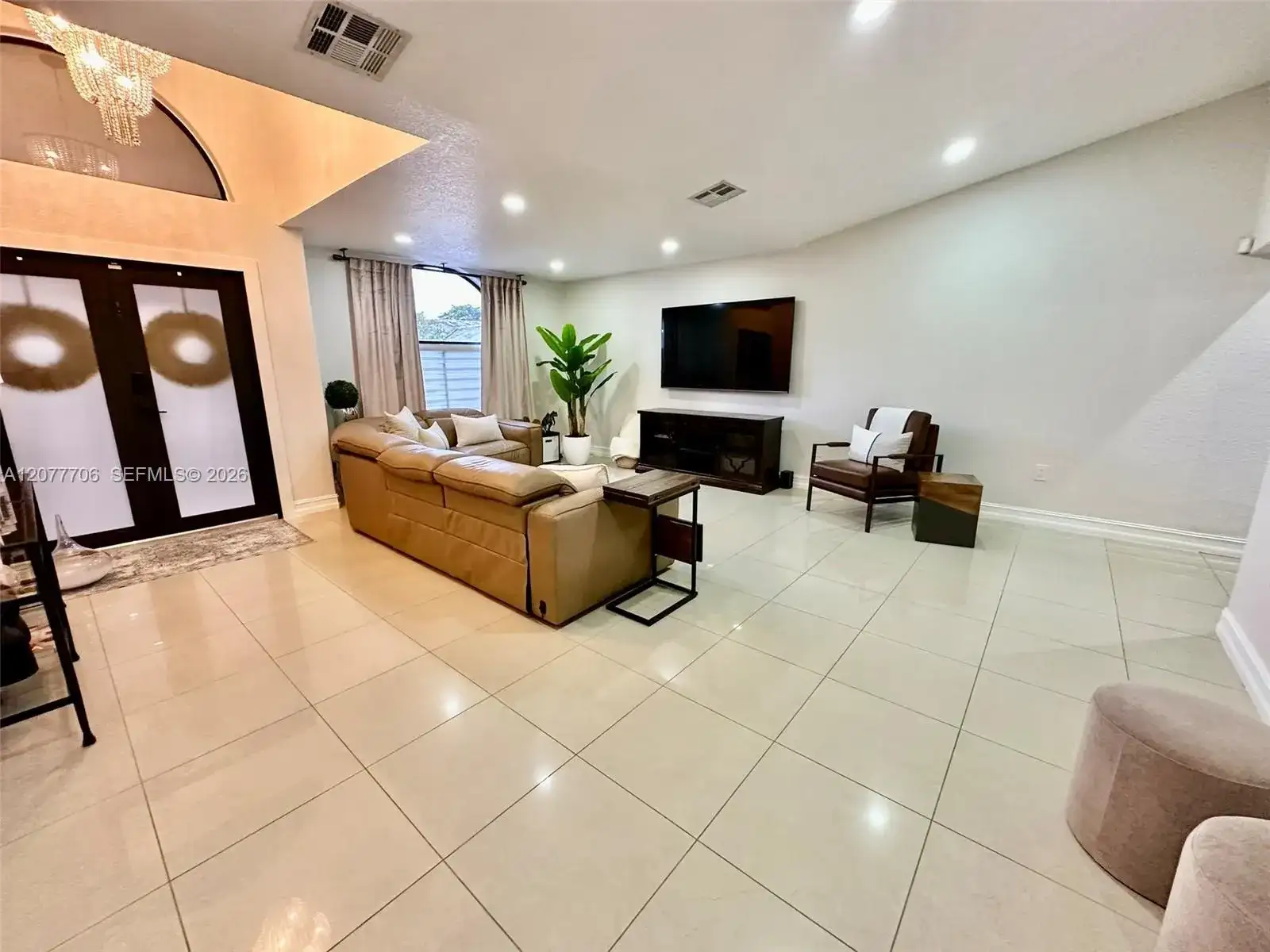 9021 NW 150th Ter, Miami Lakes FL 33018 photo 2