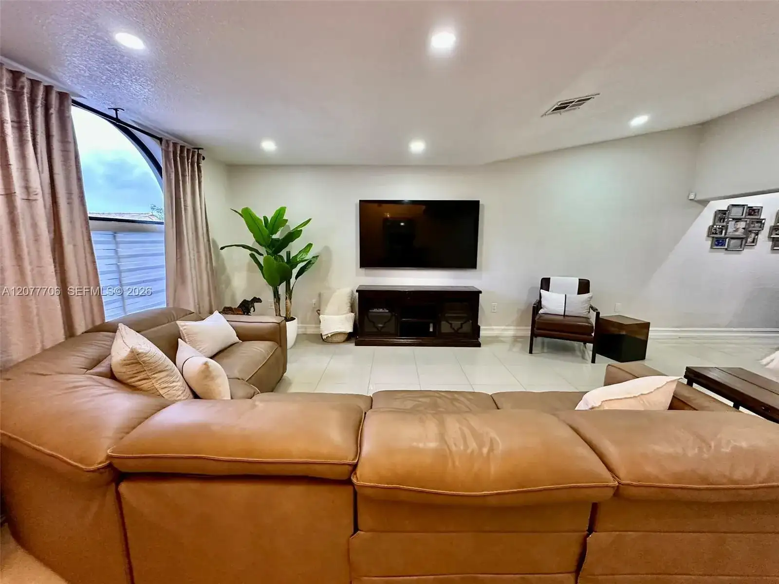 9021 NW 150th Ter, Miami Lakes FL 33018 photo 4