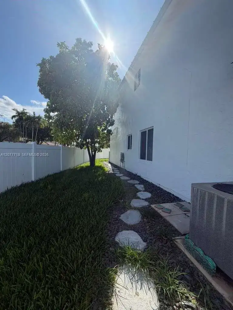 1920 NW 182nd Ter, Pembroke Pines FL 33029 photo 2