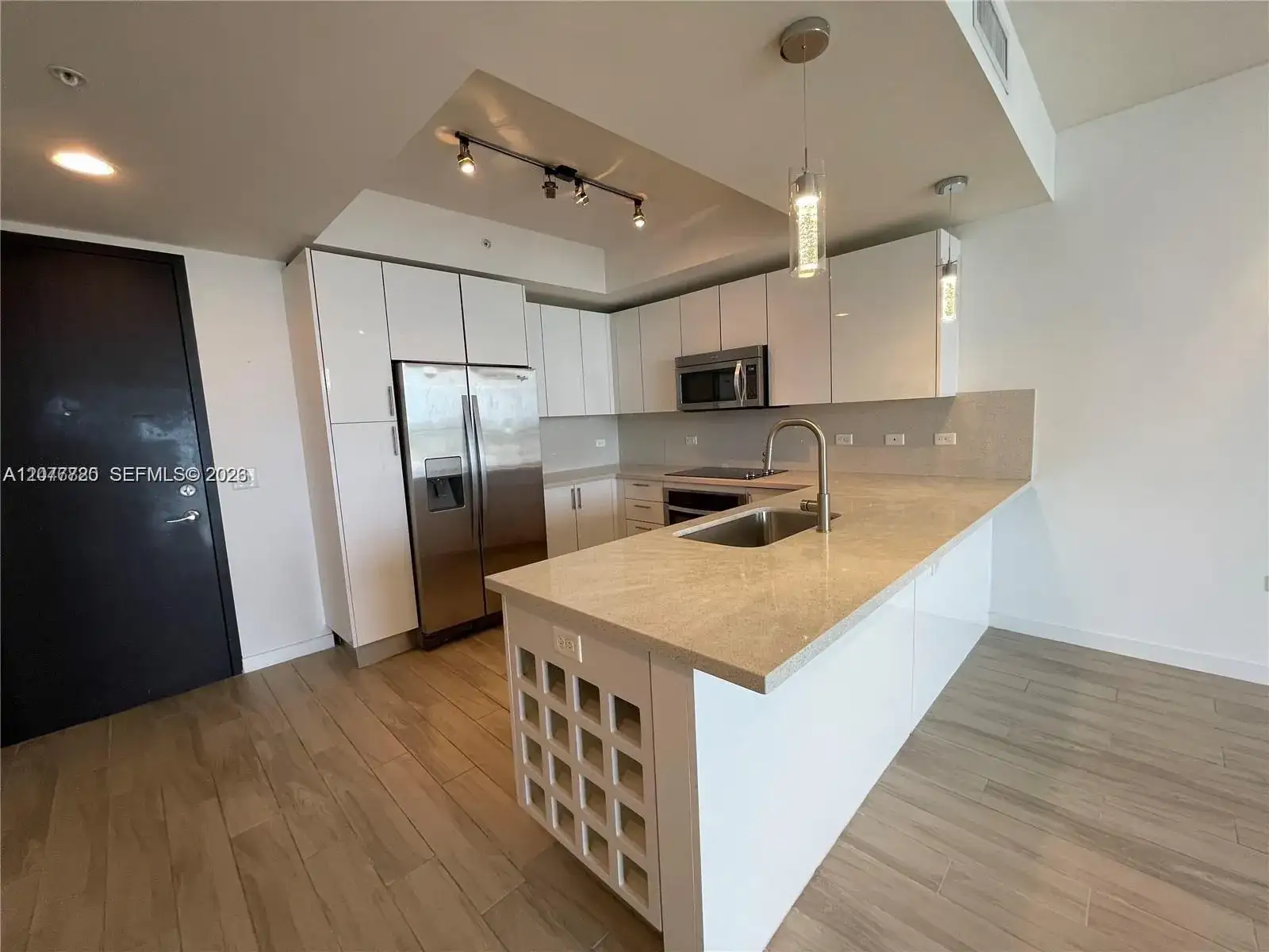 999 SW 1st Ave # 2109, Miami FL 33130 photo 2