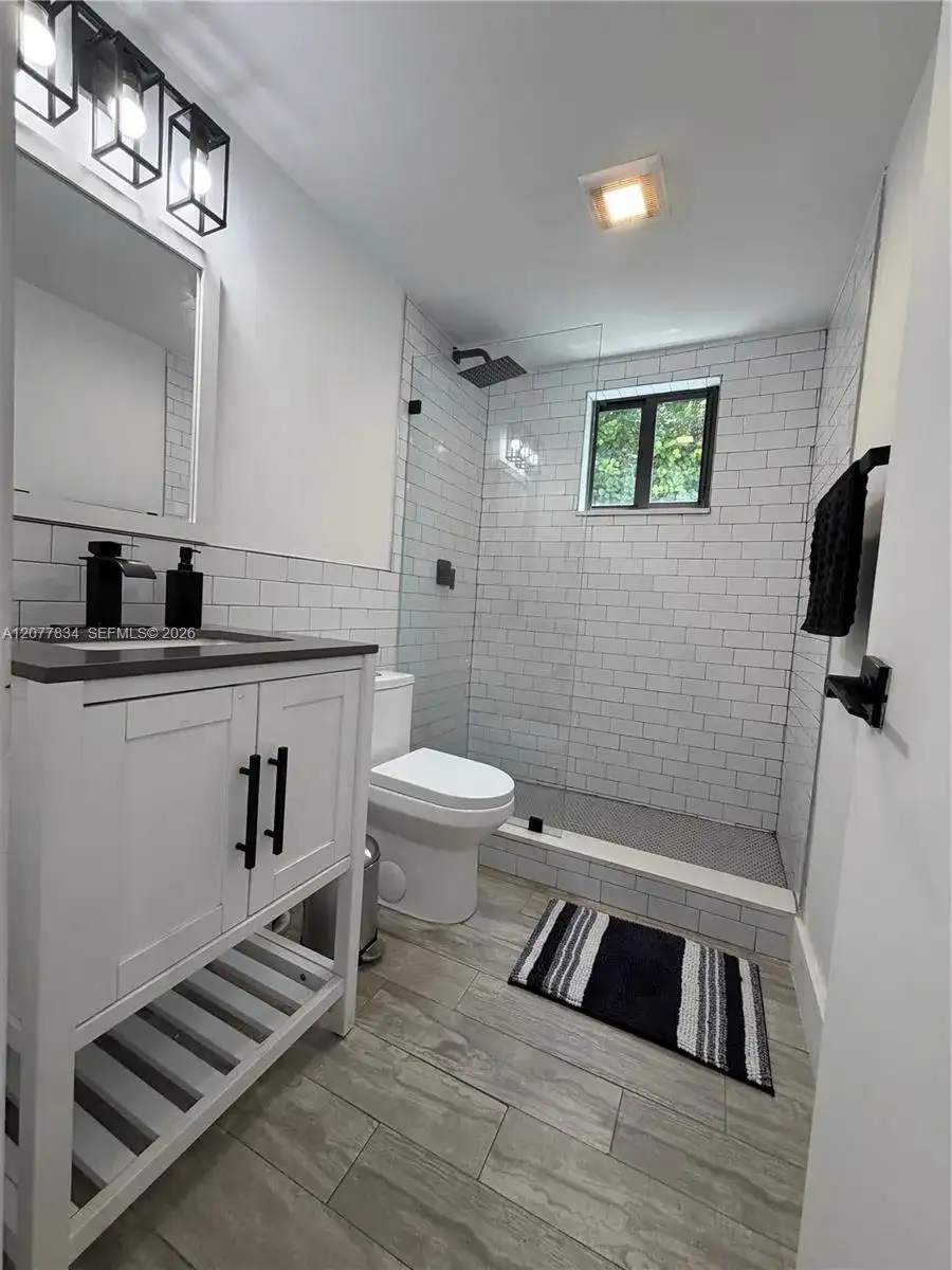 190 NW 69th St # 3, Miami FL 33150 photo 2