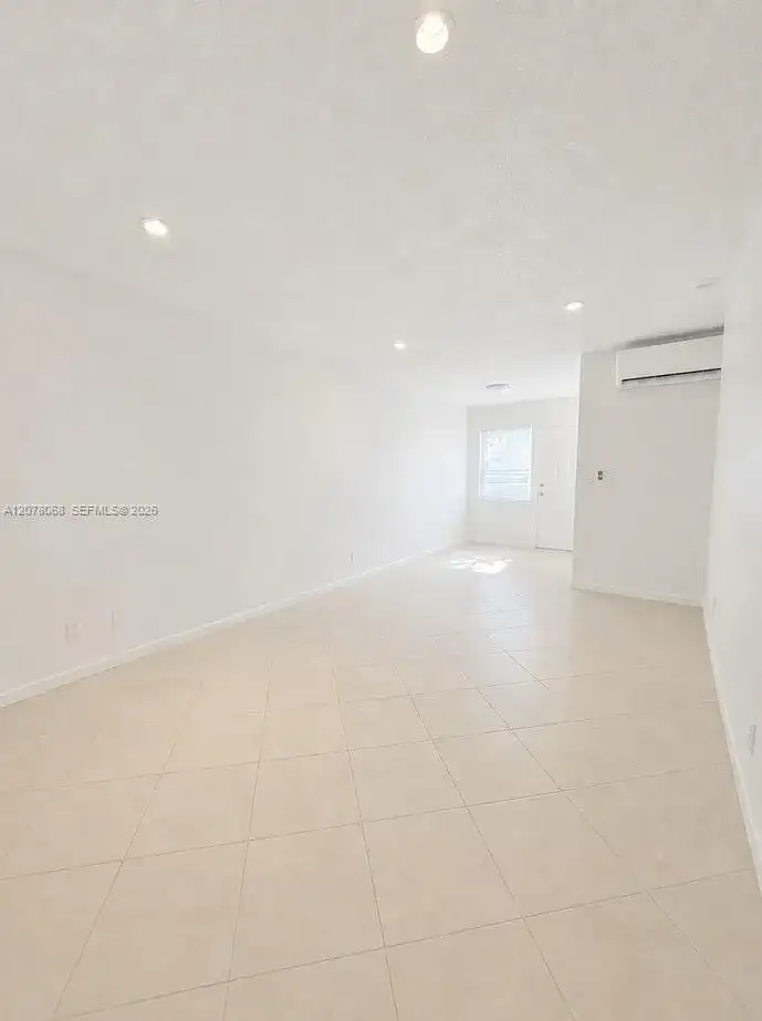 1231 NE 23rd Ave # 3, Pompano Beach FL 33062 photo 2
