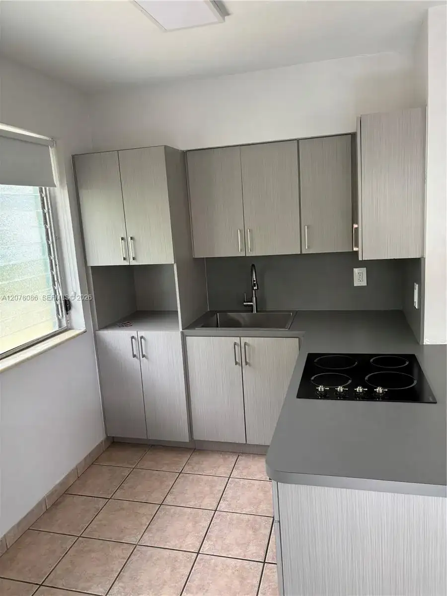 435 SW 5th Ave # 4, Miami FL 33130 photo 3