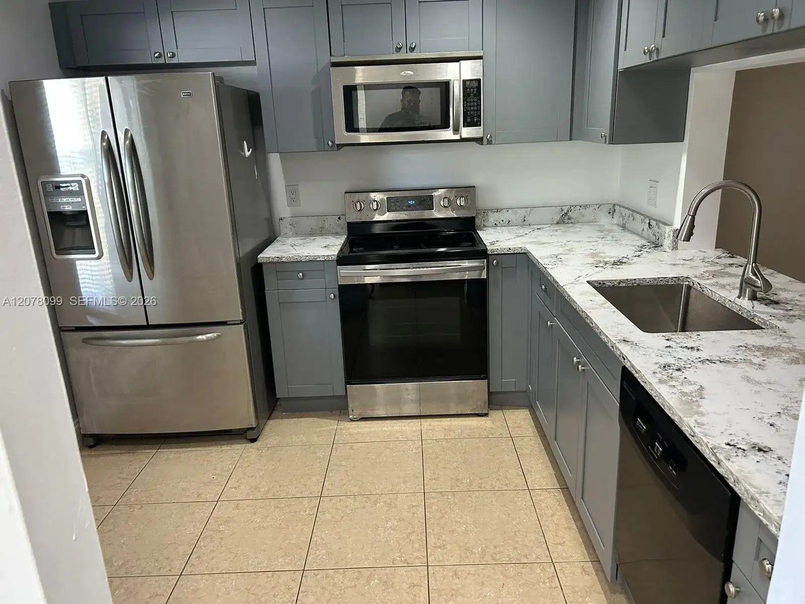 10537 NW 8th St, Pembroke Pines FL 33026 photo 2