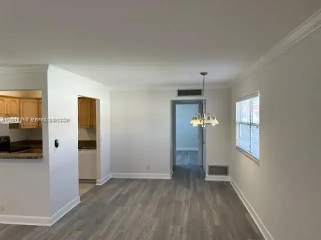 594 Saxony M # 594, Delray Beach FL 33446 photo 2