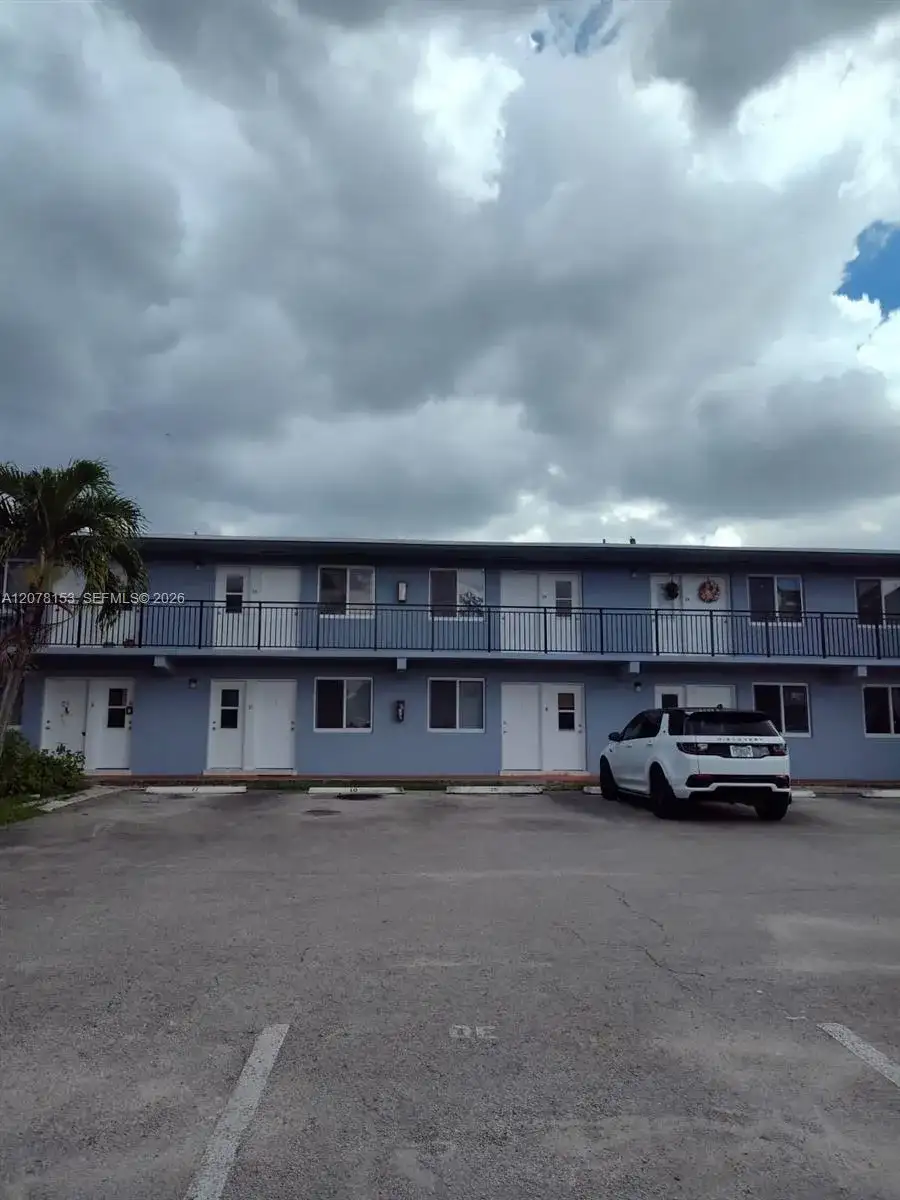 655 Eldron Dr # 22, Miami Springs FL 33166 photo 2