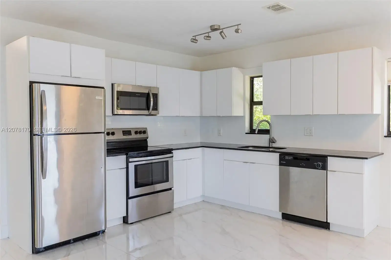 2140 NE 56 # 12, Fort Lauderdale FL 33308 photo 2