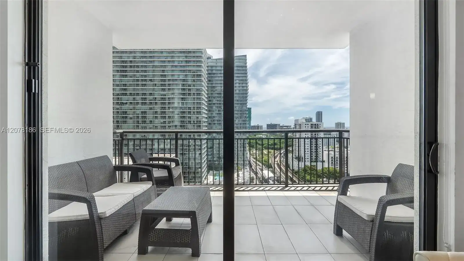 999 SW 1st Ave # 2004, Miami FL 33130 photo 4