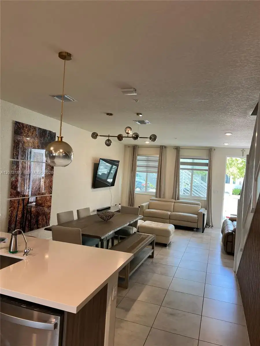 6421 NW 102nd Path # 101, Doral FL 33178 photo 2