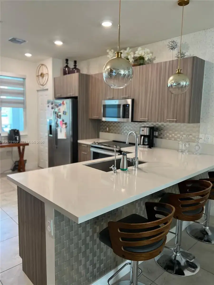 6421 NW 102nd Path # 101, Doral FL 33178 photo 4