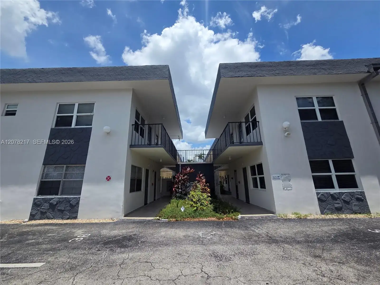 415 NE 2nd St # 105, Hallandale Beach FL 33009 photo 2