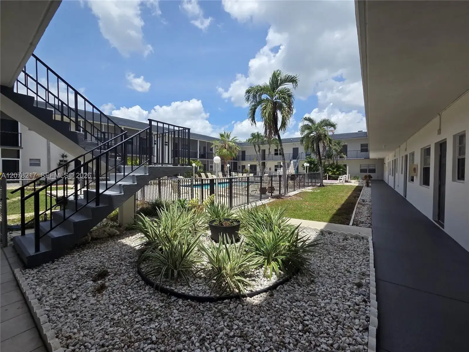415 NE 2nd St # 105, Hallandale Beach FL 33009 photo 4
