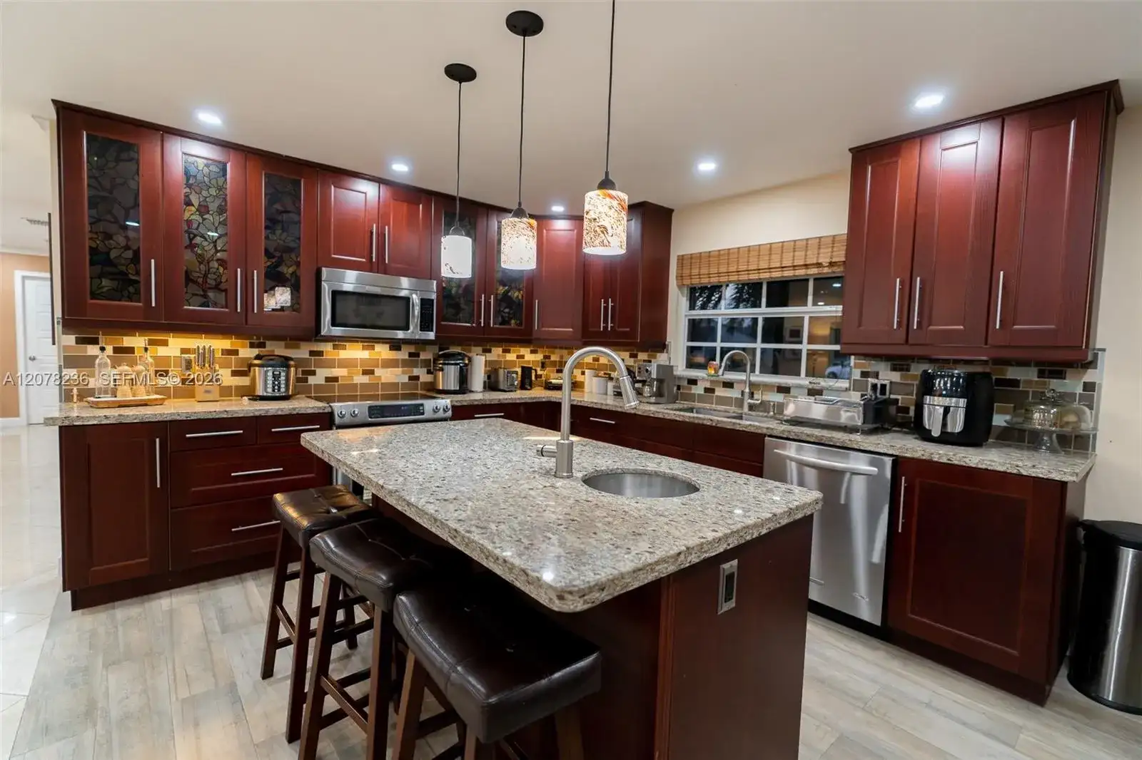 15420 SW 156th Ter, Miami FL 33187 photo 4