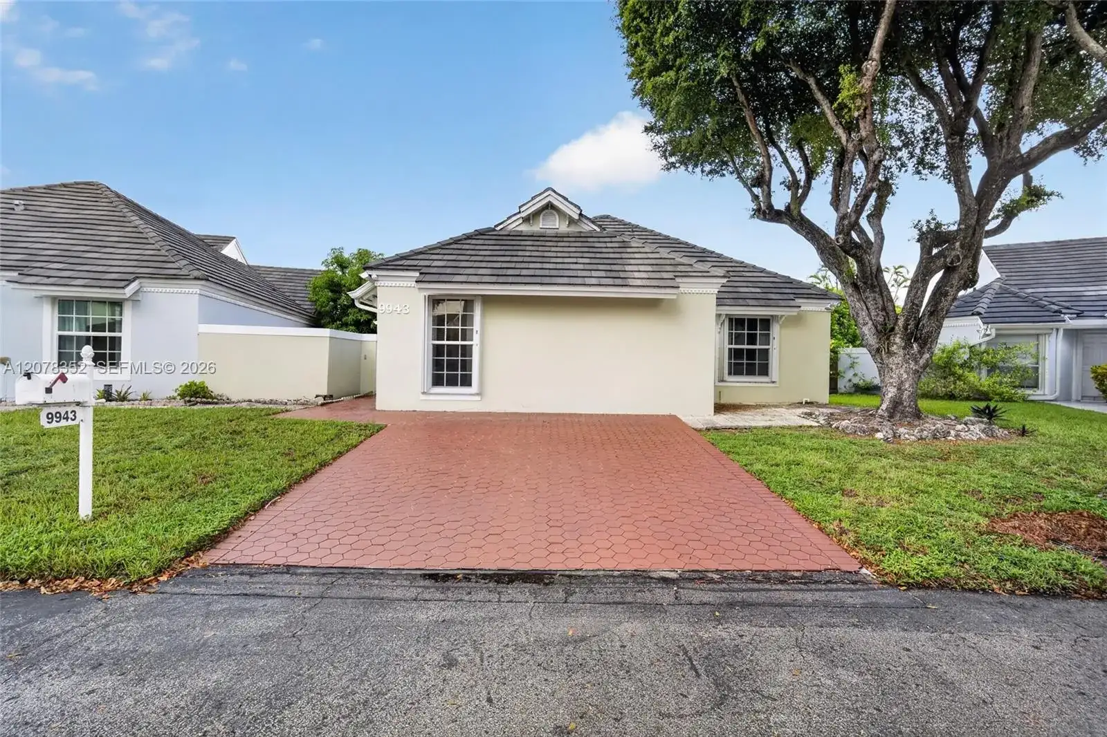 9943 NW 47th Ter, Doral FL 33178 photo 2