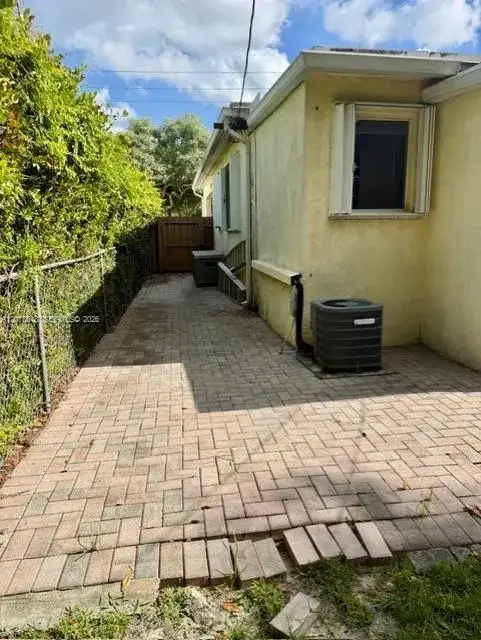 270 NE 169th St, North Miami Beach FL 33162 photo 5
