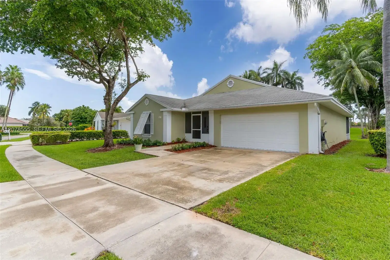 527 SE 27th Dr, Homestead FL 33033 photo 3