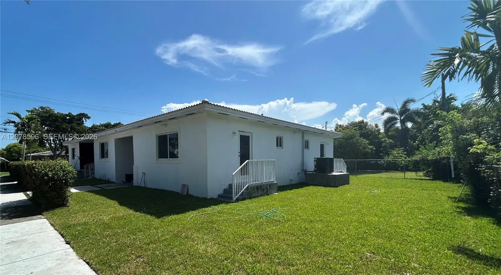 580 Lee Dr, Miami Springs FL 33166 photo 2