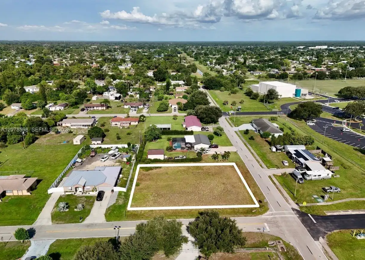 205 ARTHUR AVE, Lehigh Acres FL 33936 photo 3