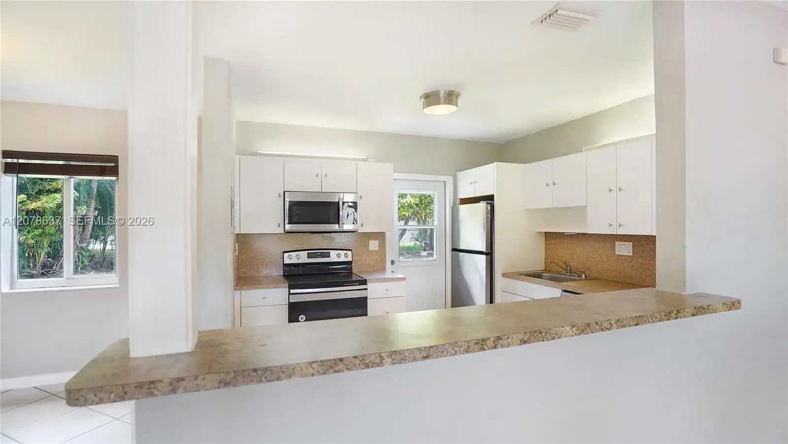 903 NE 2nd St, Hallandale Beach FL 33009 photo 5