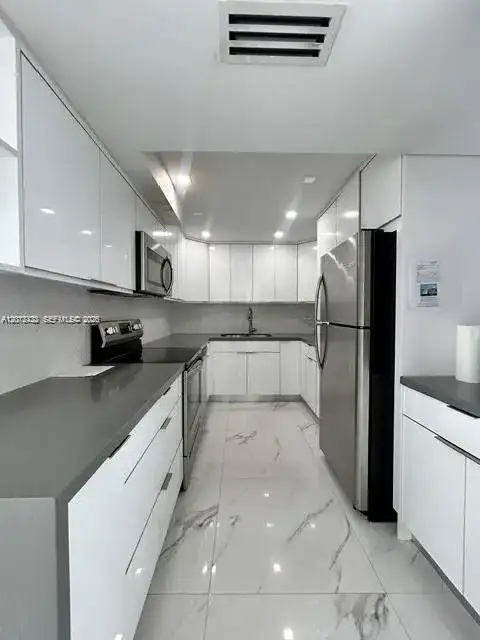 6039 Collins Ave # 1033, Miami Beach FL 33140 photo 3