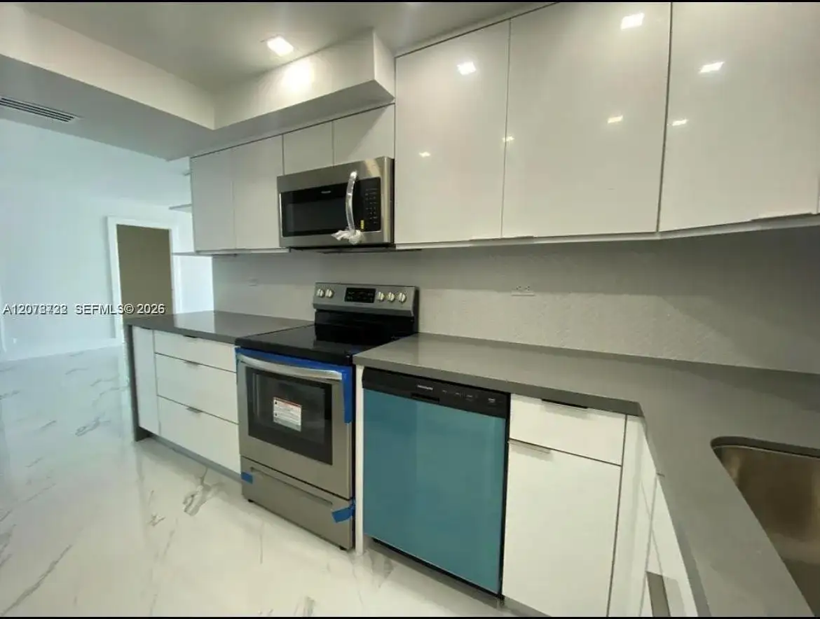 6039 Collins Ave # 1033, Miami Beach FL 33140 photo 5
