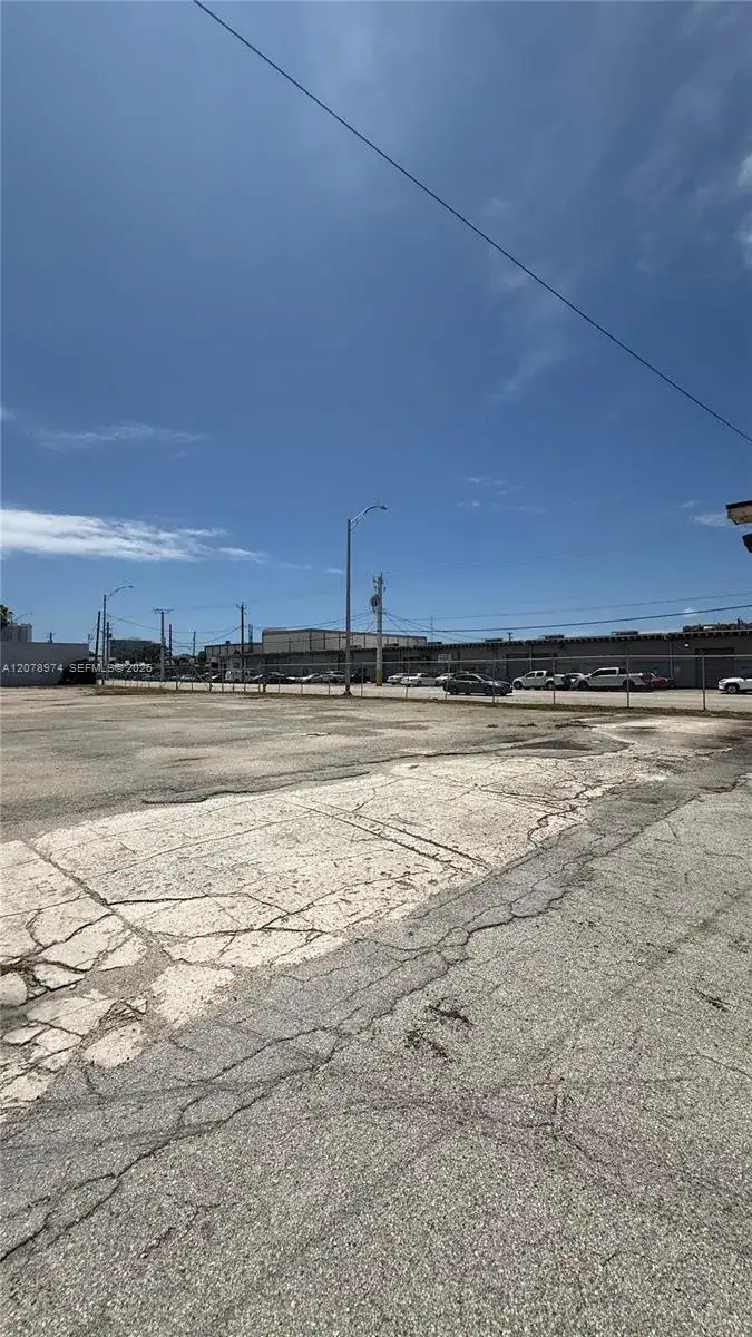 15151 W Dixie Hwy, North Miami Beach FL 33162 photo 2