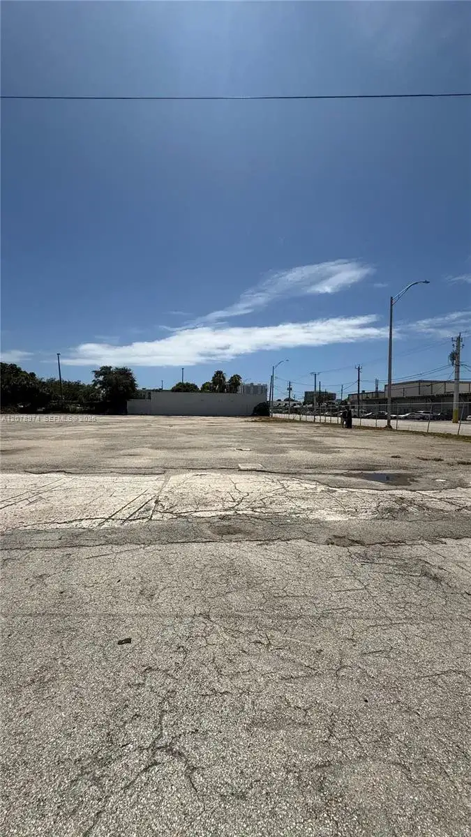 15151 W Dixie Hwy, North Miami Beach FL 33162 photo 3