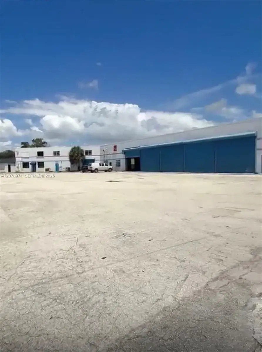 15151 W Dixie Hwy, North Miami Beach FL 33162 photo 4