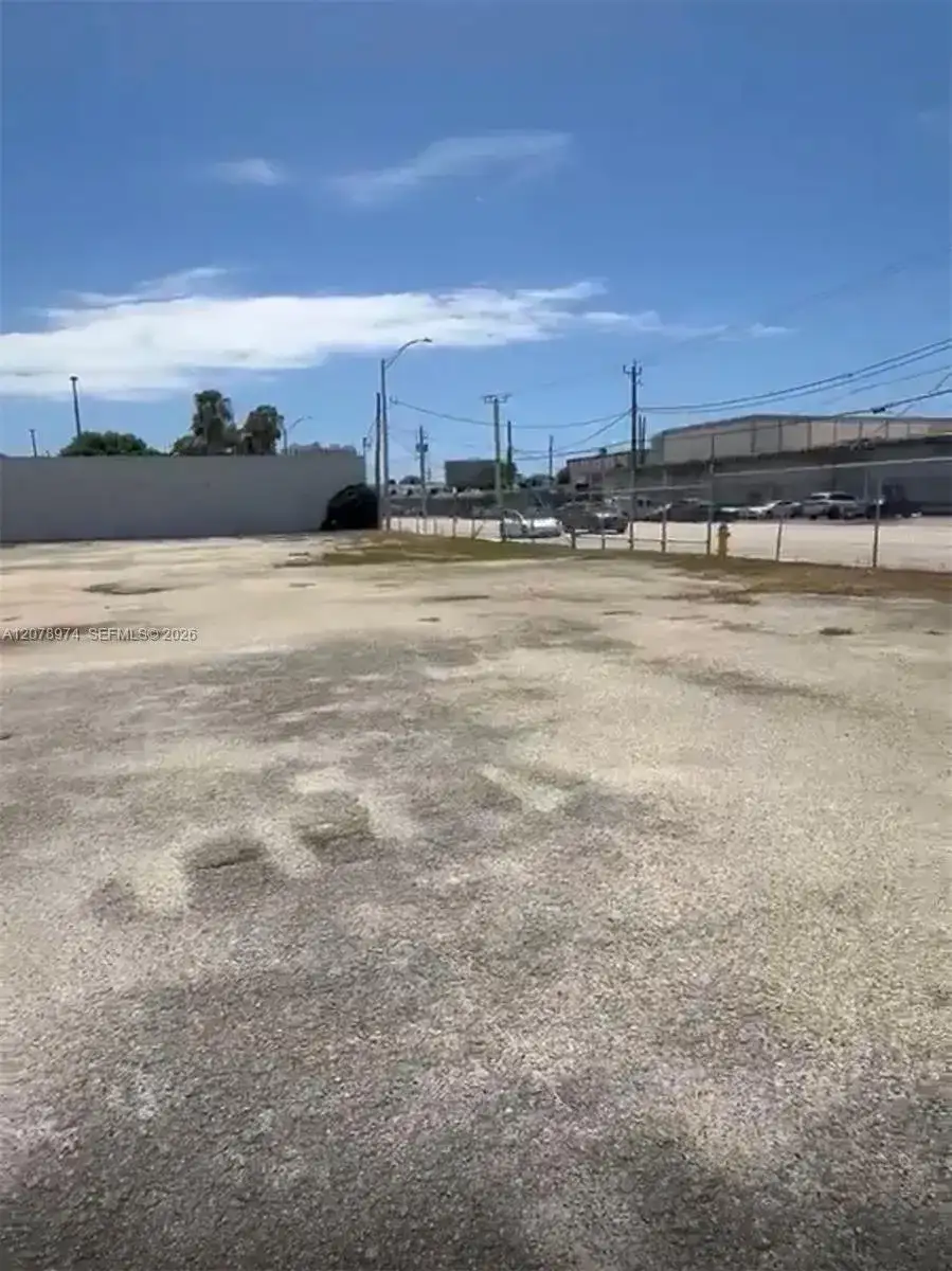 15151 W Dixie Hwy, North Miami Beach FL 33162 photo 5