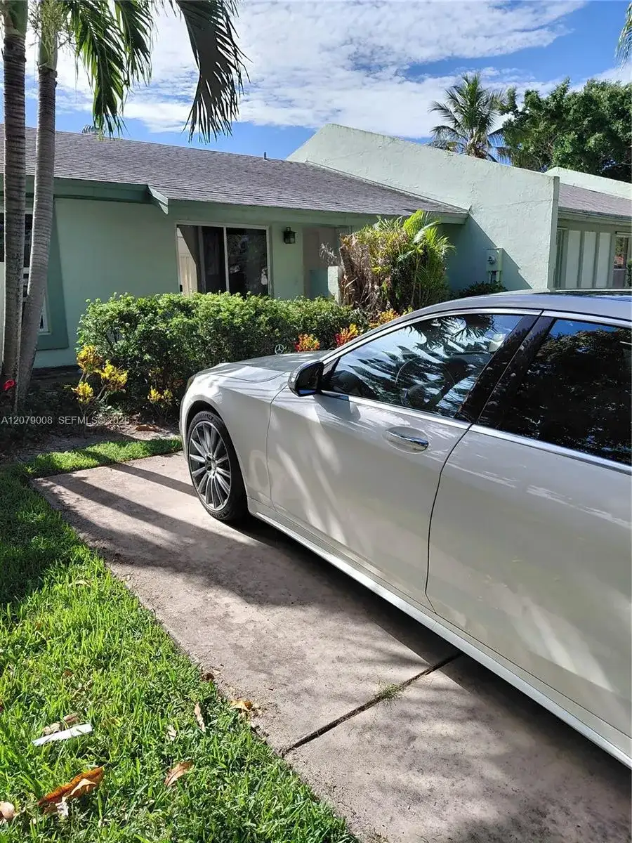 16 Camden Ln, Boynton Beach FL 33426 photo 2