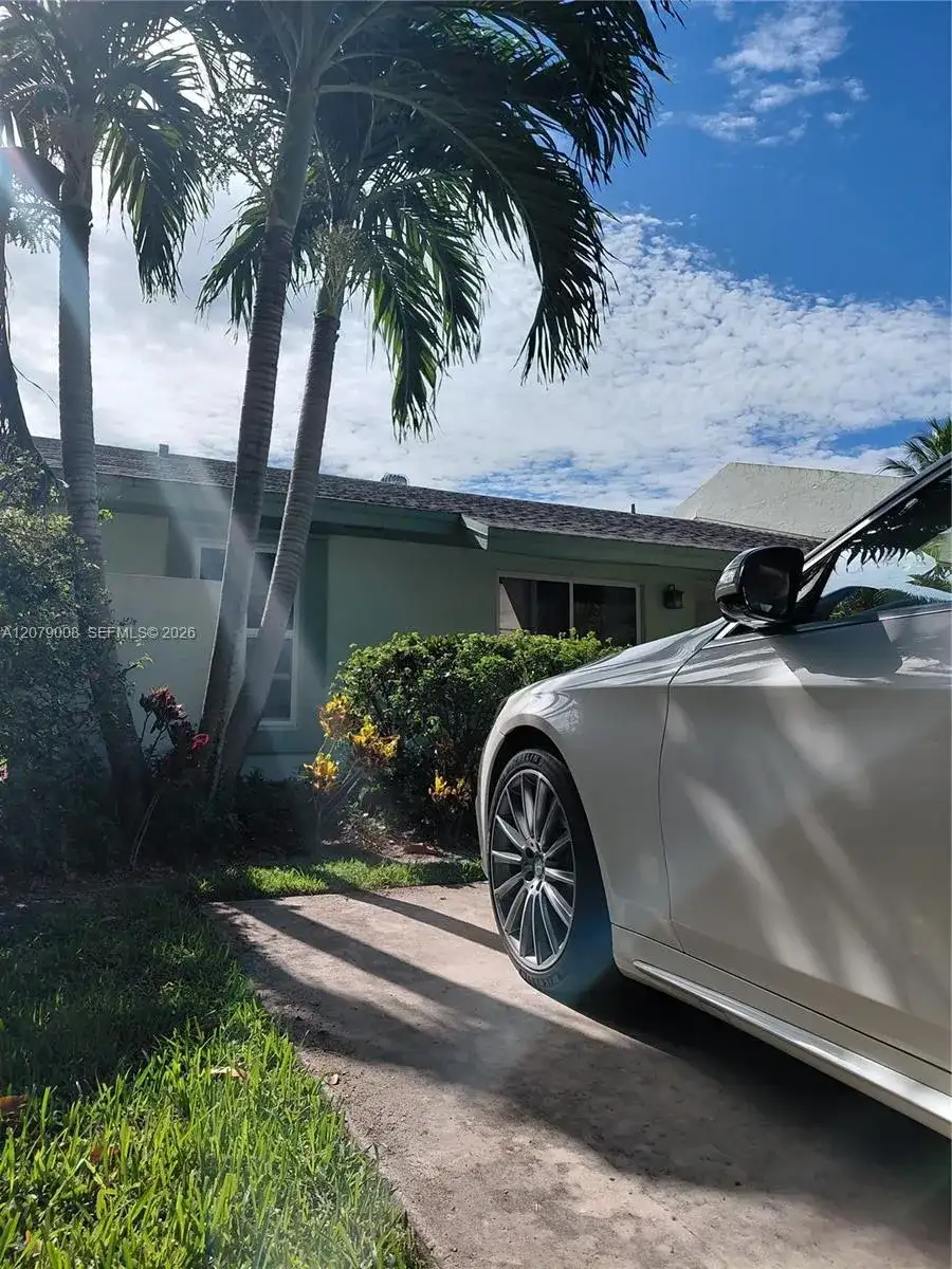 16 Camden Ln, Boynton Beach FL 33426 photo 3