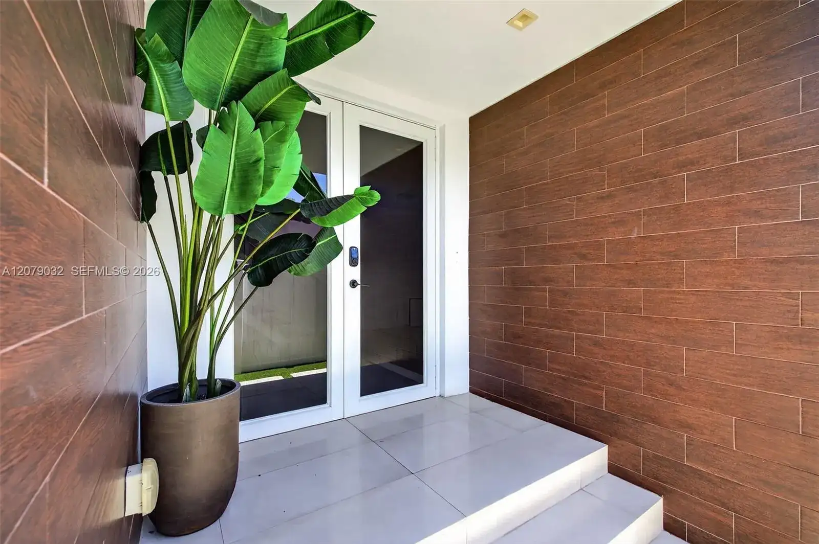 904 NE 15th Ave, Fort Lauderdale FL 33304 photo 2