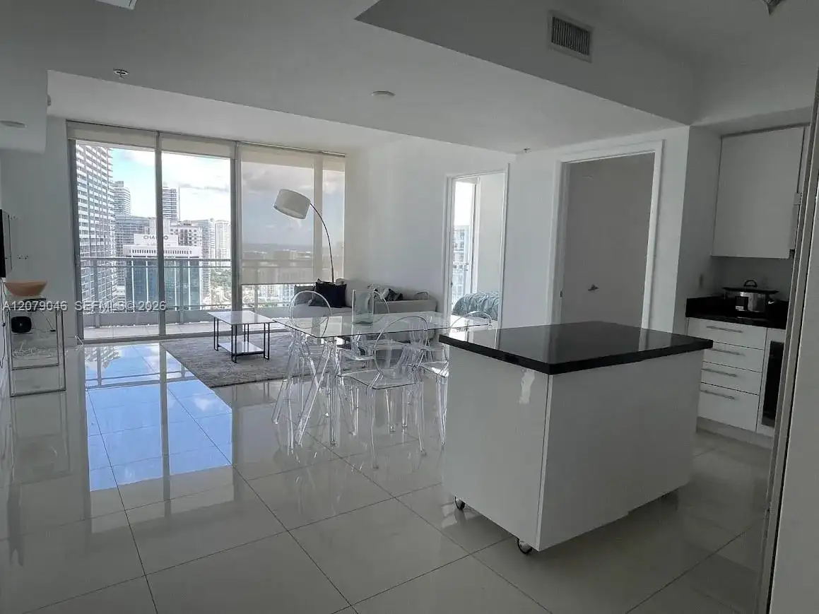 92 SW 3rd St # 3504, Miami FL 33130 photo 2