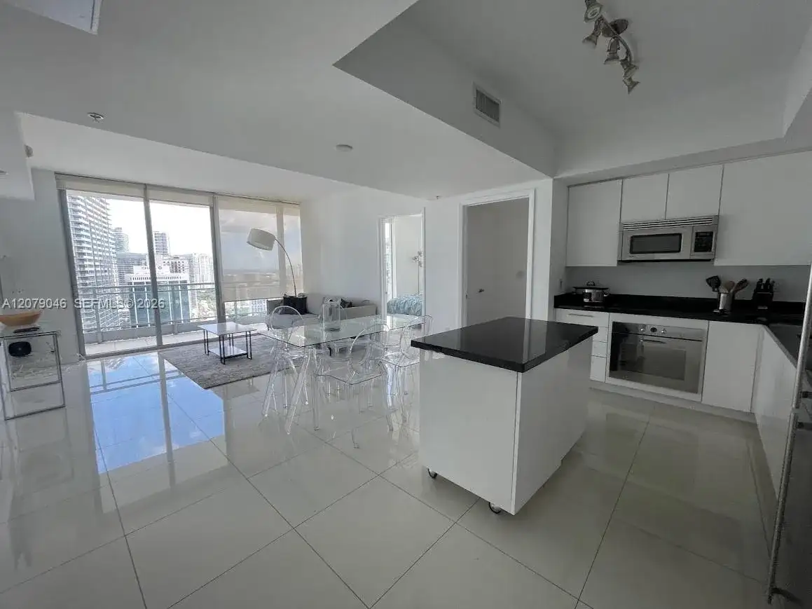 92 SW 3rd St # 3504, Miami FL 33130 photo 3