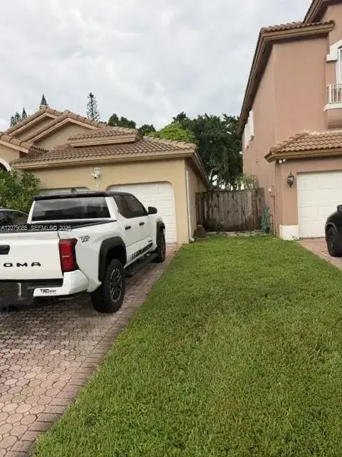 9771 NW 32nd St, Doral FL 33172 photo 3