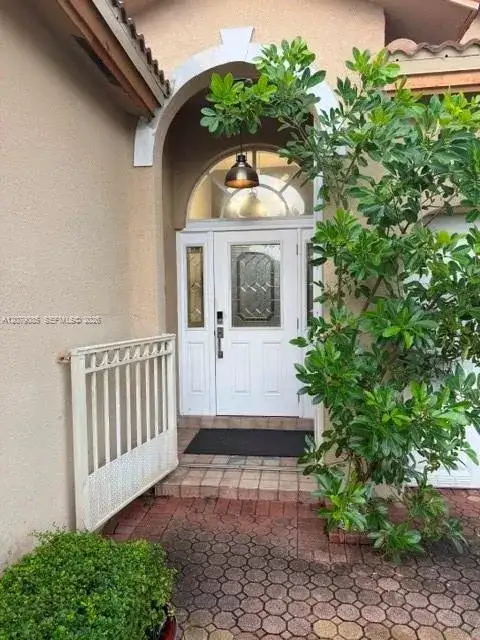 9771 NW 32nd St, Doral FL 33172 photo 5