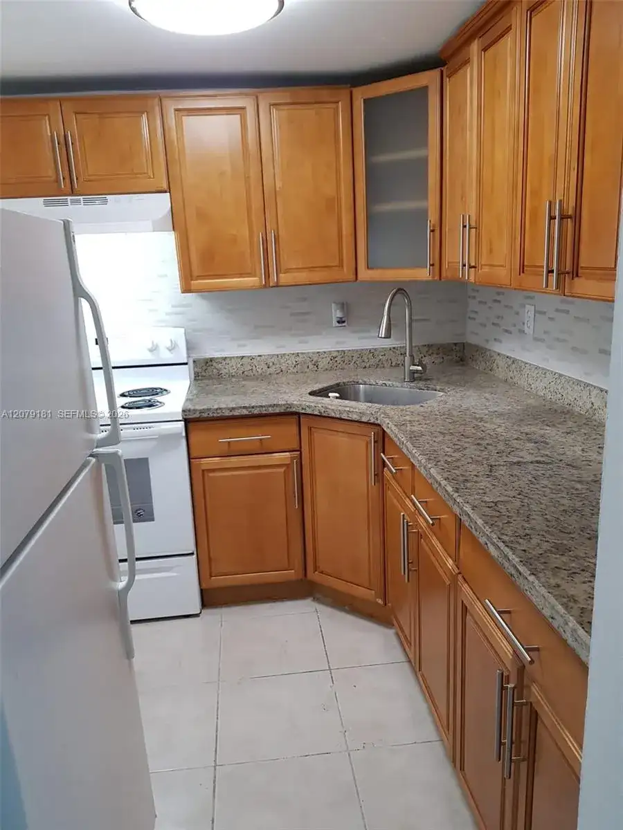 606 W 81st St # 314, Hialeah FL 33014 photo 2